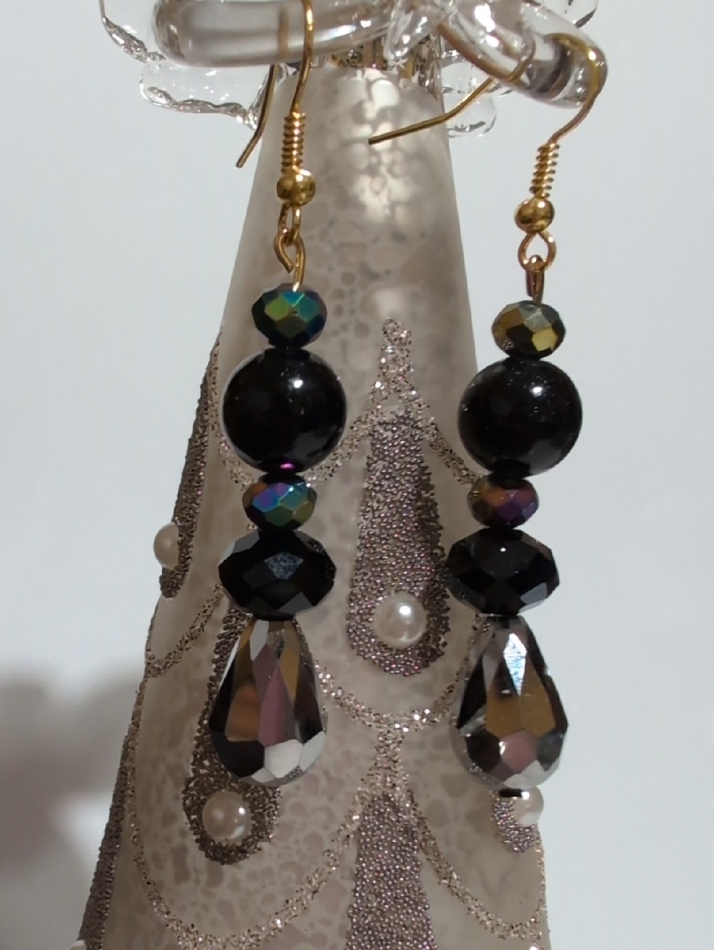 NWOT Elegant Black Faceted Drop Earrings